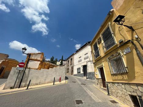 El Ayuntamiento de Lorca emite nuevas órdenes de ejecución para la limpieza y vallado de solares y para la retirada de elementos en mal estado de las fachadas