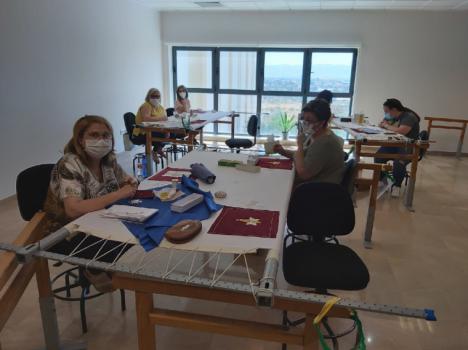 El Ayuntamiento pone en marcha dos nuevos cursos de “Operaciones artesanales de bordado” del proyecto SUMAMOS