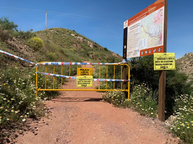 El Ayuntamiento de Lorca cierra los accesos al Cejo de los Enamorados debido a que la singularidad de la zona no permite poder cumplir con las distancias de seguridad