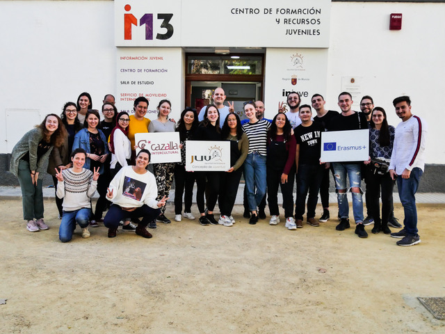 Trabajadores y líderes juveniles de Hungría, Ucrania, Túnez, Jordania, Macedonia y España, entre otros paises, participan estos días en Lorca en un curso sobre Derechos Humanos