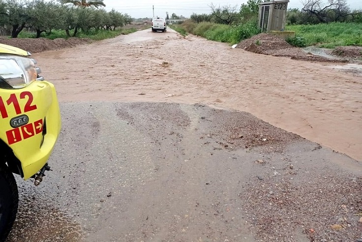 Emergencias de Lorca ha atendido, en las últimas 24 horas, casi 40 avisos relacionados con las incidencias de las precipitaciones