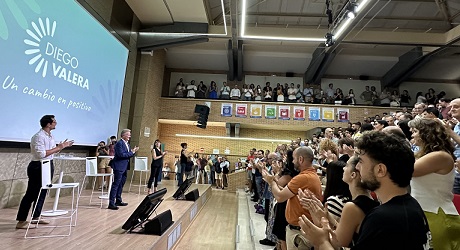 El auditorio de la UAL se queda pequeño durante la presentación del programa de gobierno de Diego Valera