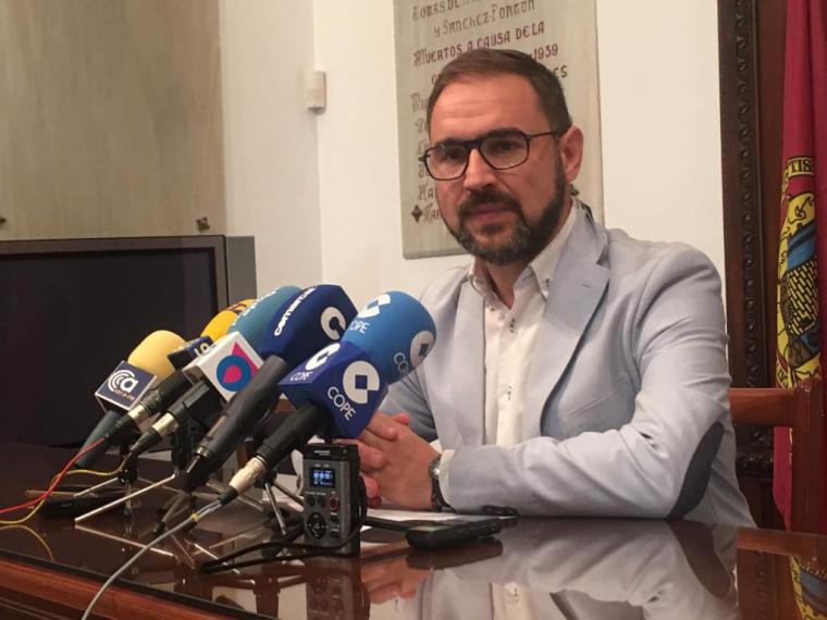 El alcalde de Lorca se muestra confiado en el “uso correcto” por parte de la CARM de los fondos procedentes del Banco Europeo de Inversiones para la recuperación de Lorca