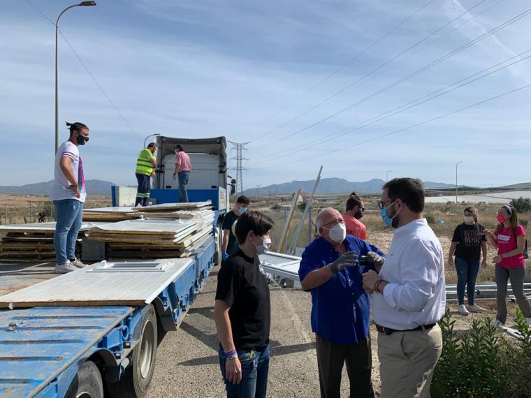 El Ayuntamiento de Lorca entrega tres casas prefabricadas que se convertirán en Centros de Salud y escuelas en los campos de refugiados de Tinduf (Argelia)
