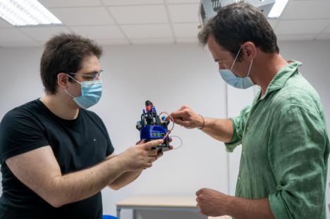 La Cátedra Isaac Peral-NAVANTIA impulsa la ciencia ciudadana, impresión 3D e inteligencia artificial para detectar microplásticos en el Puerto de Cartagena