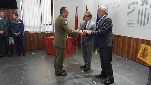 La Delegación del Gobierno de Murcia distingue a la Guardia Civil, la Academia General del Aire y la Unidad Militar de Emergencias con las Medallas al Mérito de la Protección Civil