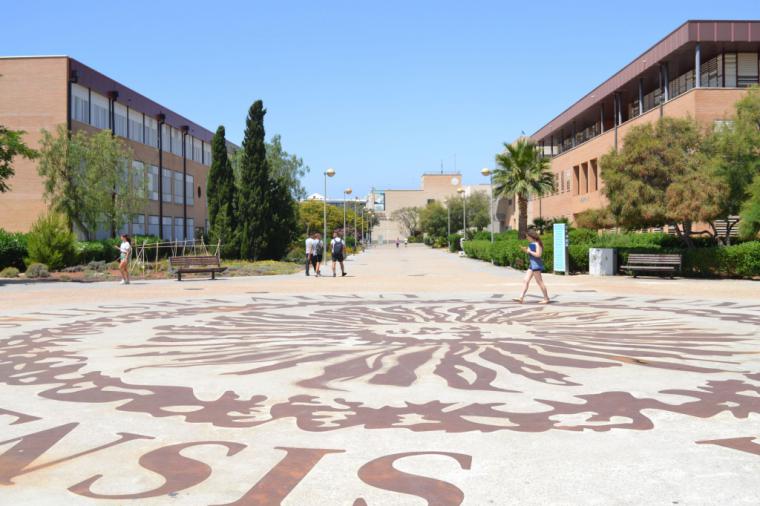 Apertura de centros de enseñanza en Almería
 