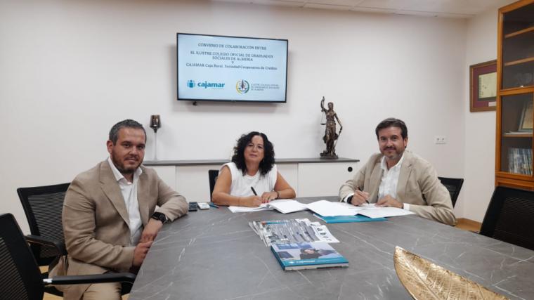 Cajamar renueva su alianza con los graduados sociales de Almería