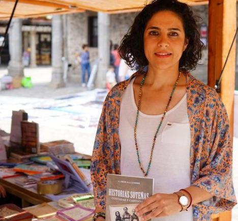 La escritora Judith Hernández Alonso realiza un homenaje literario a Sotoserrano, su pueblo natal