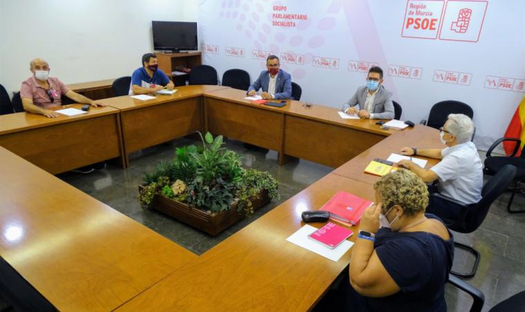 El PSOE insiste en la necesidad de contratar a más profesorado para garantizar la seguridad sanitaria, la igualdad de oportunidades y la conciliación
