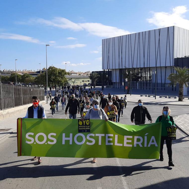 El Incoloro: 'Hosteleros lorquinos exigen la apertura de sus negocios', por Jerónimo Martínez