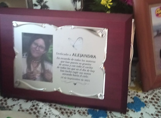 Cálido y emotivo homenaje de decenas de moteros a Alejandra en Cantoria ( Almería)