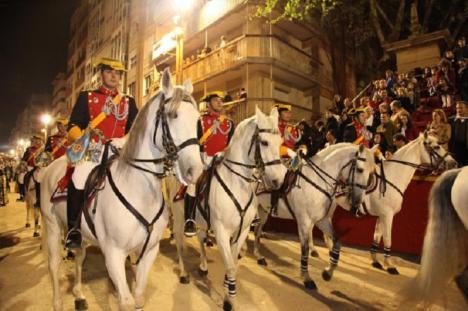 El Escuadrón de Caballería de la Guardia Civil retoma su participación en las procesiones de España escoltando en Lorca a la Virgen de los Dolores