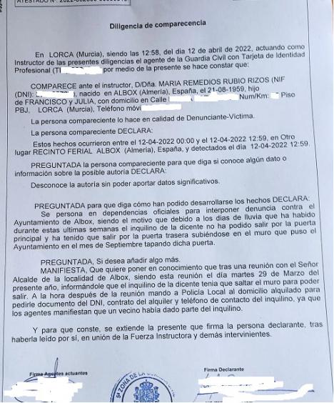 María Remedios Rubio Rizos denuncia ante la Guardia Civil de Lorca al Ayuntamiento de Albox por el muro que tapa su puerta