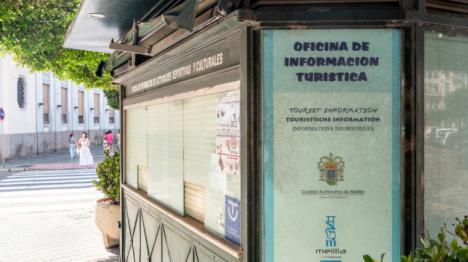 Podemos Melilla lamenta el estado “cochambroso” del kiosko de atención al turista de la Plaza de España