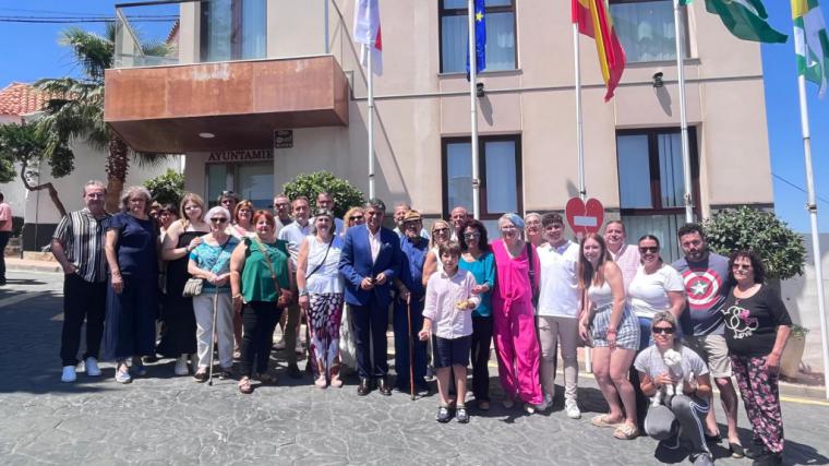 La portavoz de Almeria Avanza Turrillas tiende la mano al alcalde del municipio para trabajar codo con codo por los turrilleros