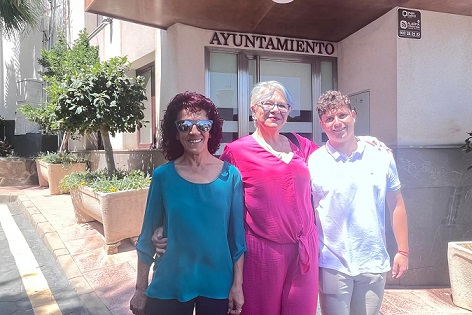 La portavoz de Almeria Avanza Turrillas tiende la mano al alcalde del municipio para trabajar codo con codo por los turrilleros