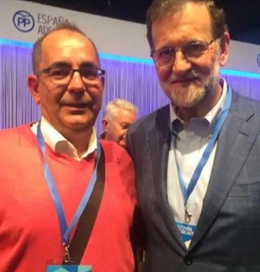 Manuel Flores Ibáñez ha sido denunciado ante el Secretario de la Casa Real por la utilización que hace de la reina en su perfil de facebook