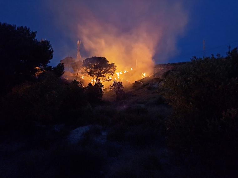 Arden 2.500 m2 de monte bajo en un incendio acaecido en la zona de Carraclaca
