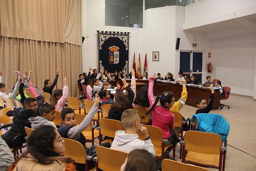 El Ayuntamiento de Puerto Lumbreras acoge plenos infantiles para conmemorar el día de la Constitución