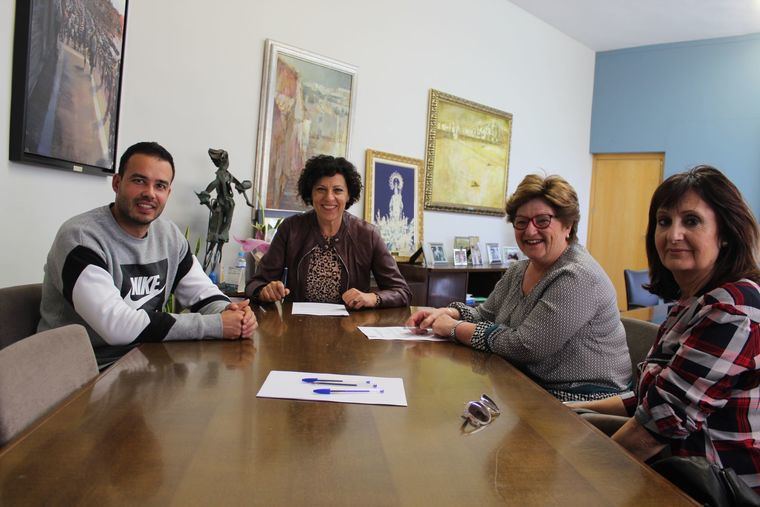 El Ayuntamiento y la Asociación Lumbrerense de Enfermos de Alzheimer firman un convenio de colaboración