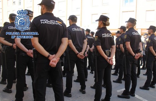 Policías de Almería denuncian retrasos de hasta un año en el pago de complementos y dietas