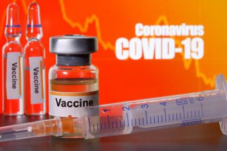 La vacuna de Oxford es segura en mayores y genera respuesta inmune