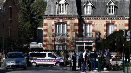 Una policía muere acuchillada cerca de París por un ciudadano tunecino
