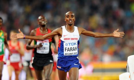 El británico Mo farah, doble campeón olímpico y mundial en pruebas de fondo, se alzó con la primera medalla de oro en juego en los mundiales de Londres.