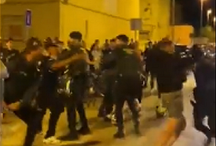 Cuatro detenidos y dos guardias civiles heridos leves en Chipiona tras un enfrentamiento