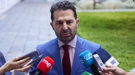Noel López exige destinar los 734 millones del plan de choque a la sanidad pública: “¿Moreno es presidente de los andaluces o CEO de una aseguradora privada?”
