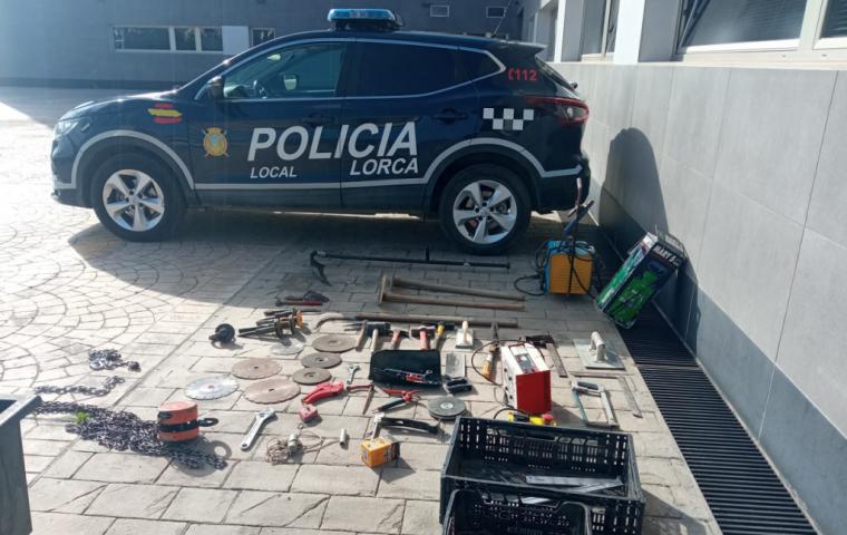 La Policía Local de Lorca detiene a tres personas por un presunto delito de robo con fuerza de cable en un edificio abandonado