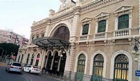 Vélez indica que la licitación “urgente” de las obras de rehabilitación integral de la estación de tren evidencia el compromiso del Gobierno de España con Cartagena