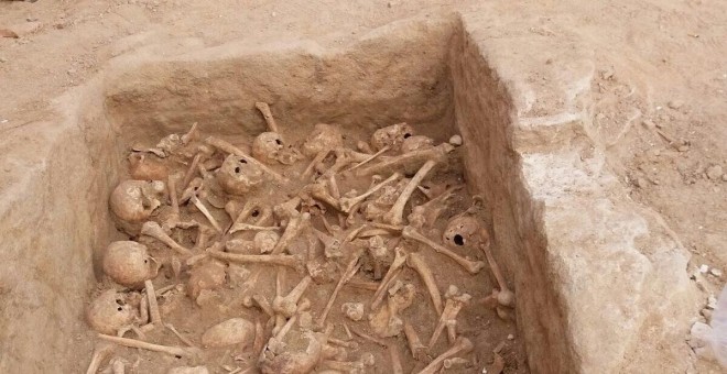Encuentran un osario con 90 cráneos y varios huesos humanos en unas obras en la calle Atocha 