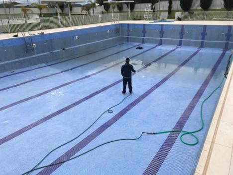 Las piscinas de verano de Puerto Lumbreras se preparan para su apertura el 1 de julio