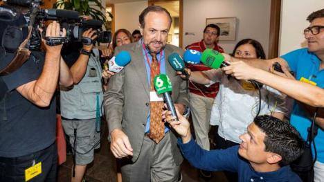 Francisco Lucas: “El alcalde de Murcia delega la gestión de los servicios de 30.000 murcianos en las políticas extremas y antisociales de VOX”