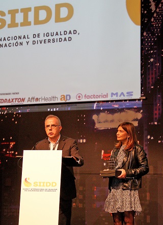 El Saliente recibe el Premio Divérsitas de Igualia por su gestión en igualdad