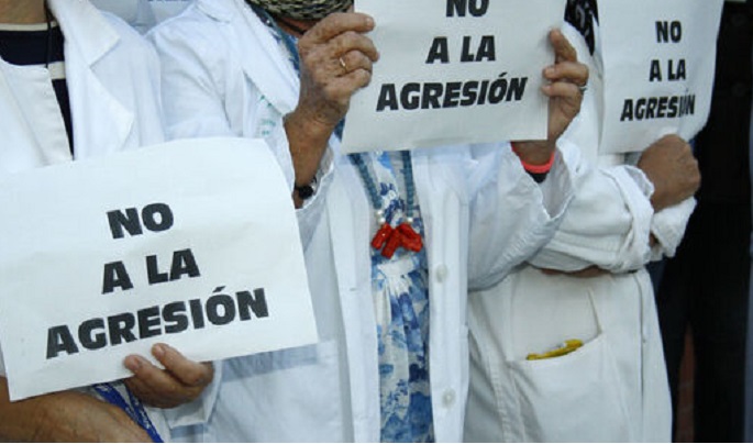 CSIF denuncia que la falta de personal y la mala gestión propician más agresiones a los profesionales de la sanidad, que en Almería aumentaron un 25% en 2021