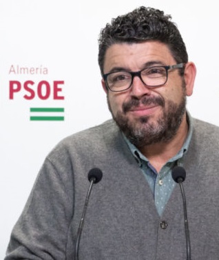 El PSOE acusa al PP de “enfangar” las elecciones en Fiñana sirviéndose de Vox para alimentar la “cacería política” contra el alcalde y candidato socialista