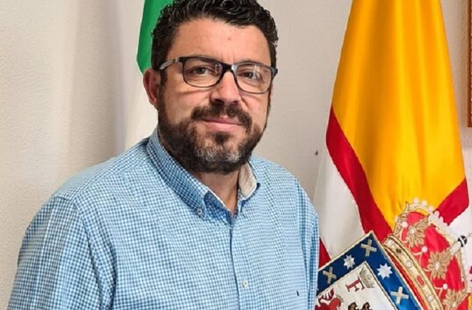 El PSOE de Fiñana pide a Vox lealtad con la ciudadanía tras presentar a un candidato al filo de una condena de más de tres años de cárcel