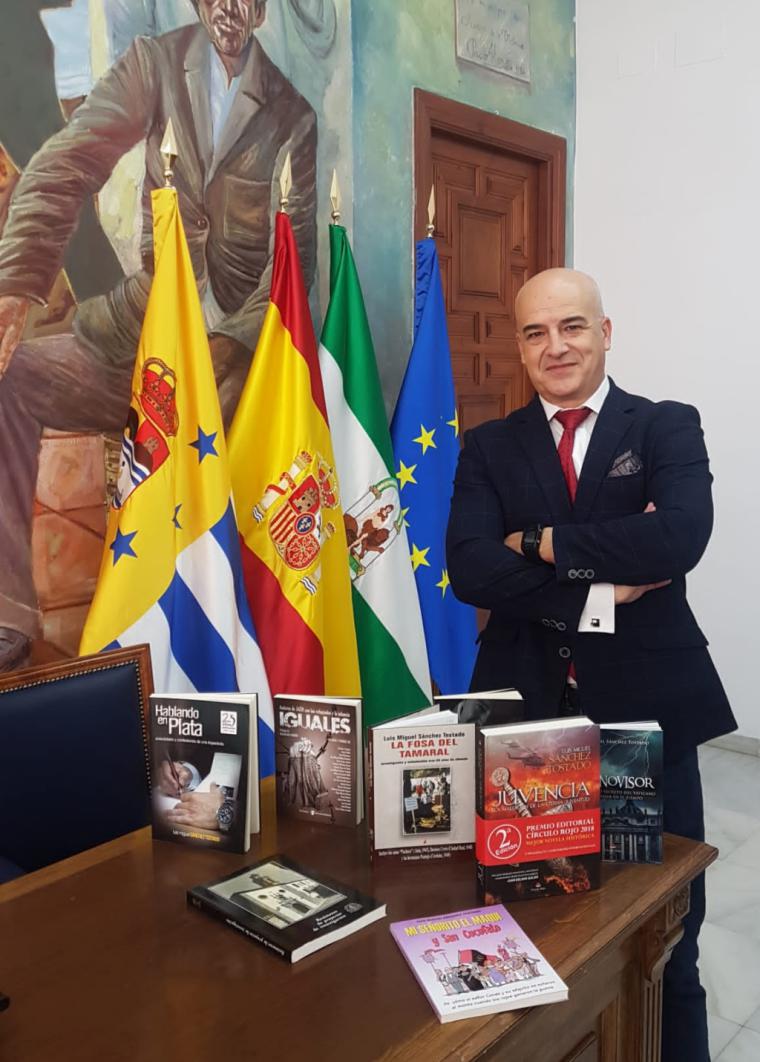 El jienense Luis Miguel Sánchez Tostado gana el II Certamen Internacional de Relato Corto Rincón de la Victoria