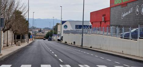 El Ayuntamiento de Lorca finaliza los trabajos de reasfaltado en la calle Sierra del Madroño, conexión entre Carretera de Granada con Camino Viejo del Puerto
