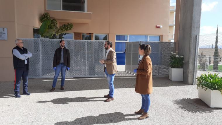 El Alcalde de Lorca supervisa junto a los ediles de Sanidad y Deportes las instalaciones deportivas municipales puestas a disposición del Servicio Murciano de Salud