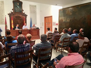 El delegado del Gobierno, Francisco Jiménez, se reúne en Lorca con la plataforma de vecinos de Tercia afectados por el trazado del AVE a su paso por la pedanía
