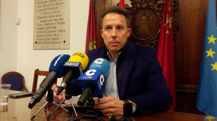 Fulgencio Gil propone que el Ayuntamiento exija a Pedro Sánchez que no negocie un acuerdo que quebrante la unidad de España y la igualdad entre españoles