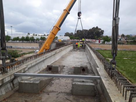 El PP de Lorca se congratula de que las obras del tramo 2 de la ronda hayan superado el 50% con la instalación de todas las vigas del nuevo puente sobre el Guadalentín