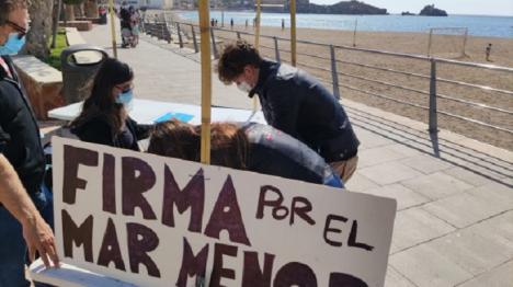 El Ayuntamiento de Águilas inicia la campaña de recogida de firmas en apoyo a la ILP para salvar el Mar Menor