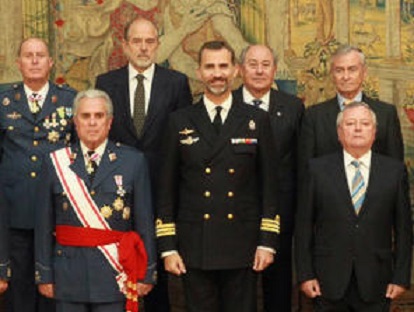 El General Chicharro presidente de la Fundación Nacional Francisco Franco, junto a su primo Ortega Smith, promotores del manifiesto militar contra Pedro Sánchez
 
 