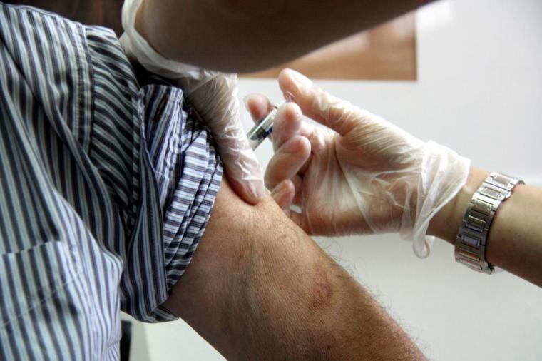 Más de 1000 personas prueban con éxito una vacuna contra la COVID-19 