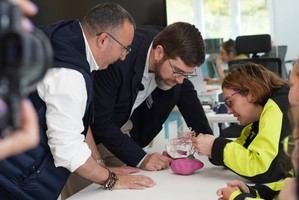 La Xunta destaca la formación dual para personas con discapacidad de Amicos